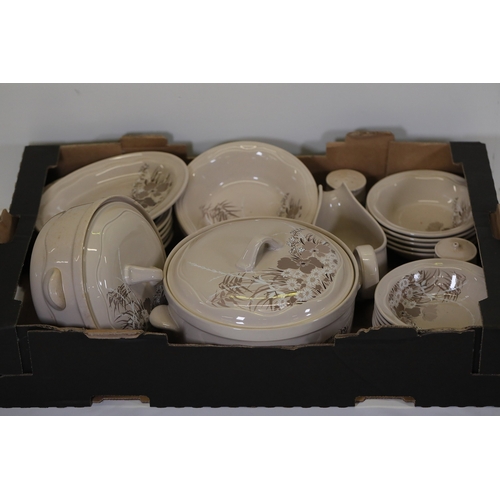 1390 - Poole Pottery Mandalay Pattern Dinner Service SetThis comprehensive Poole Pottery dinner service set... 
