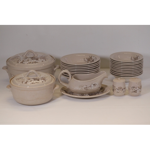 1390 - Poole Pottery Mandalay Pattern Dinner Service SetThis comprehensive Poole Pottery dinner service set... 