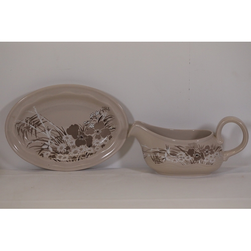 1390 - Poole Pottery Mandalay Pattern Dinner Service SetThis comprehensive Poole Pottery dinner service set... 