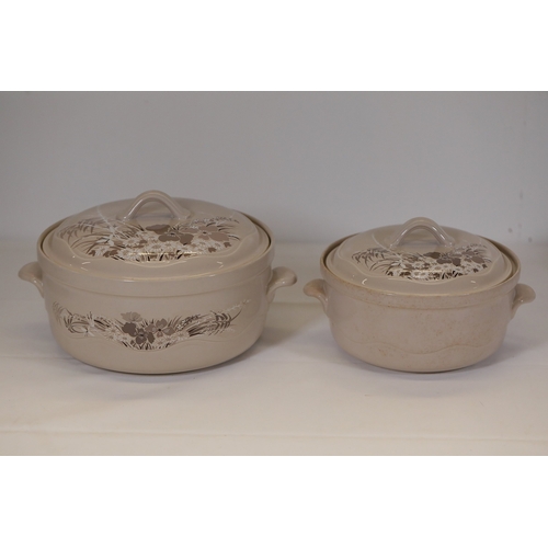 1390 - Poole Pottery Mandalay Pattern Dinner Service SetThis comprehensive Poole Pottery dinner service set... 