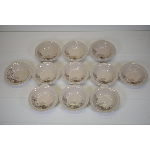 1390 - Poole Pottery Mandalay Pattern Dinner Service SetThis comprehensive Poole Pottery dinner service set... 