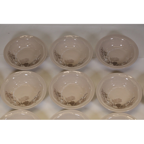 1390 - Poole Pottery Mandalay Pattern Dinner Service SetThis comprehensive Poole Pottery dinner service set... 