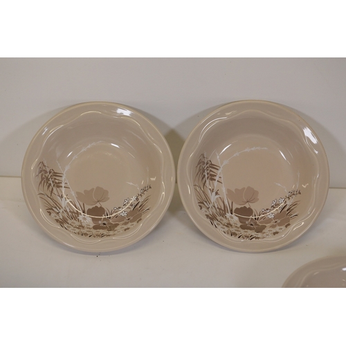 1390 - Poole Pottery Mandalay Pattern Dinner Service SetThis comprehensive Poole Pottery dinner service set... 