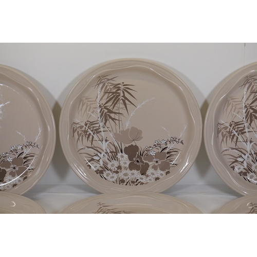1390 - Poole Pottery Mandalay Pattern Dinner Service SetThis comprehensive Poole Pottery dinner service set... 