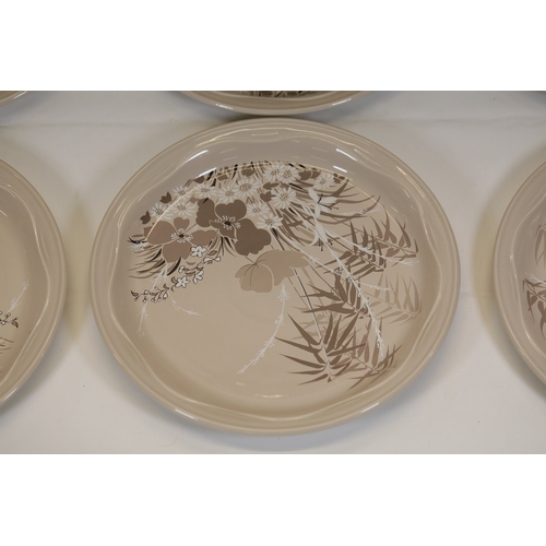 1390 - Poole Pottery Mandalay Pattern Dinner Service SetThis comprehensive Poole Pottery dinner service set... 