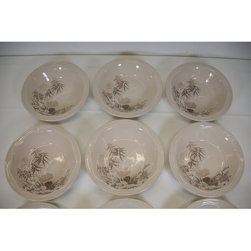 1390 - Poole Pottery Mandalay Pattern Dinner Service SetThis comprehensive Poole Pottery dinner service set... 