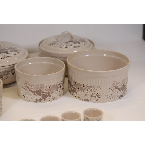 1390 - Poole Pottery Mandalay Pattern Dinner Service SetThis comprehensive Poole Pottery dinner service set... 