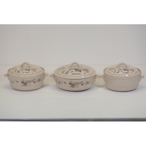 1390 - Poole Pottery Mandalay Pattern Dinner Service SetThis comprehensive Poole Pottery dinner service set... 