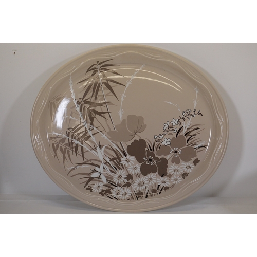 1390 - Poole Pottery Mandalay Pattern Dinner Service SetThis comprehensive Poole Pottery dinner service set... 