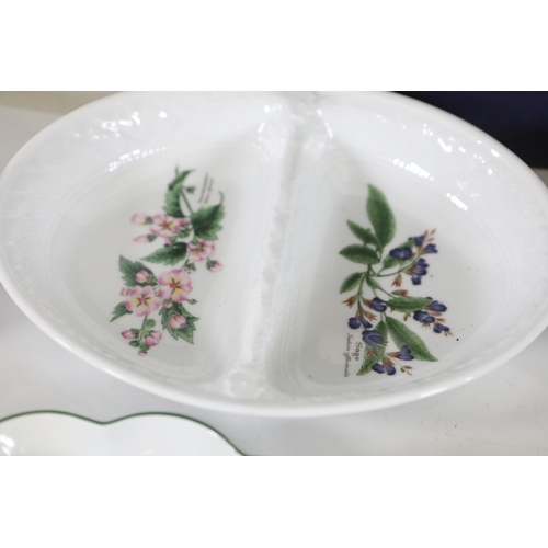 1401 - Royal Worcester Worcester Herbs Wild Thyme tea and tableware collection, 19871990Extensive group of... 