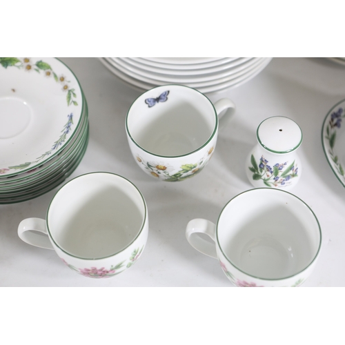 1401 - Royal Worcester Worcester Herbs Wild Thyme tea and tableware collection, 19871990Extensive group of... 