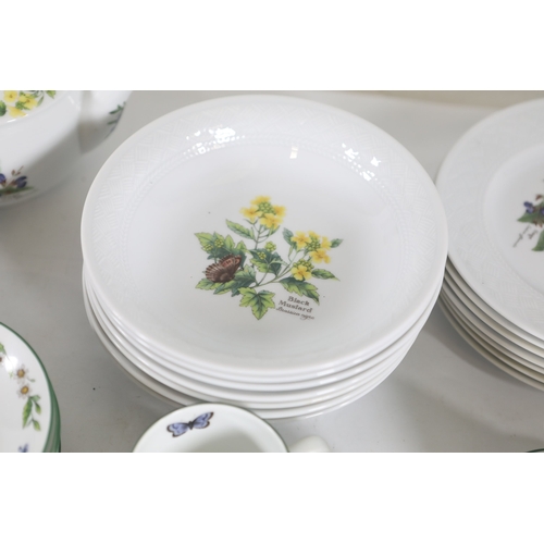 1401 - Royal Worcester Worcester Herbs Wild Thyme tea and tableware collection, 19871990Extensive group of... 