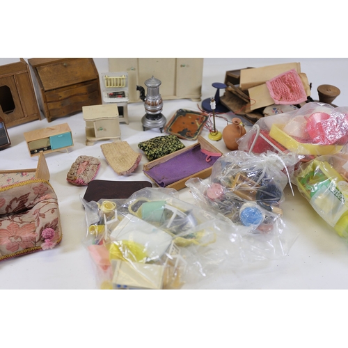 564 - Mid to late 20th century dollhouse furniture and accessoriesA mixed collection of about 30 vintage d... 