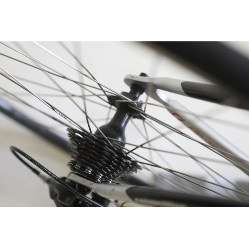 58 - Wilier Triestina Escape road bicycleWilier Triestina Escape road racing bicycle, with lightweight al... 