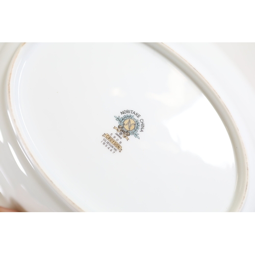 807 - Mixed collection of ceramics, metalware and glassA mixed collection of approximately 12 to 15 small ... 