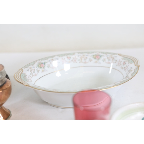 807 - Mixed collection of ceramics, metalware and glassA mixed collection of approximately 12 to 15 small ... 