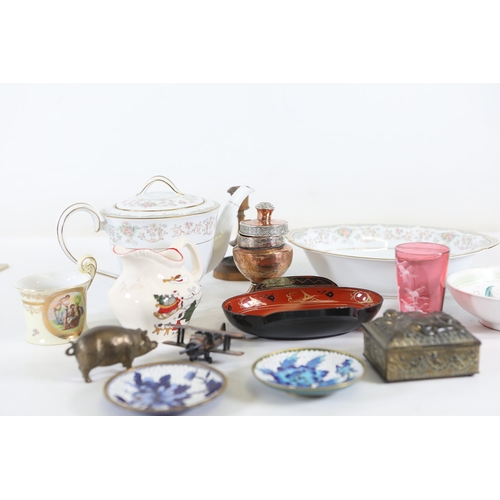 807 - Mixed collection of ceramics, metalware and glassA mixed collection of approximately 12 to 15 small ... 
