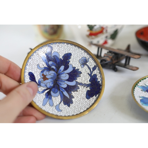 807 - Mixed collection of ceramics, metalware and glassA mixed collection of approximately 12 to 15 small ... 