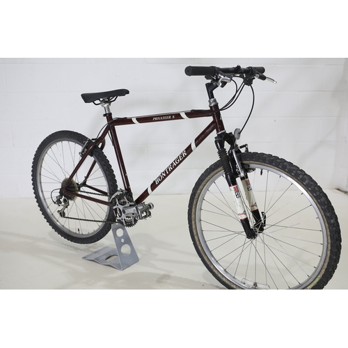 82 - Bontrager Privateer S steel mountain bicycleA Bontrager Privateer S steel hardtail mountain bicycle ... 