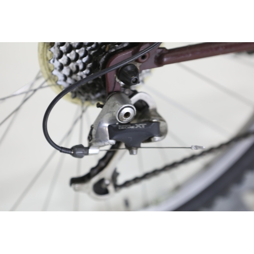 82 - Bontrager Privateer S steel mountain bicycleA Bontrager Privateer S steel hardtail mountain bicycle ... 