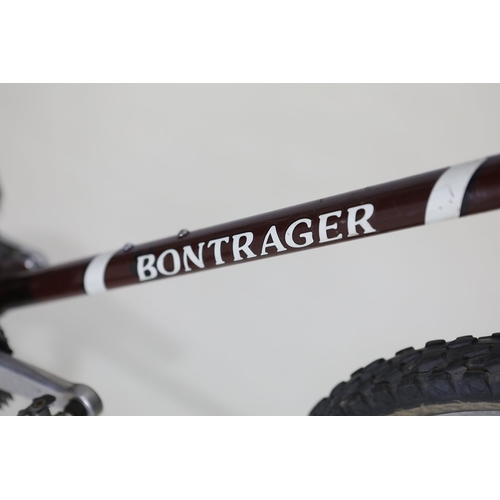 82 - Bontrager Privateer S steel mountain bicycleA Bontrager Privateer S steel hardtail mountain bicycle ... 
