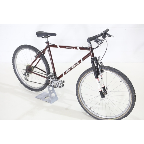 82 - Bontrager Privateer S steel mountain bicycleA Bontrager Privateer S steel hardtail mountain bicycle ... 