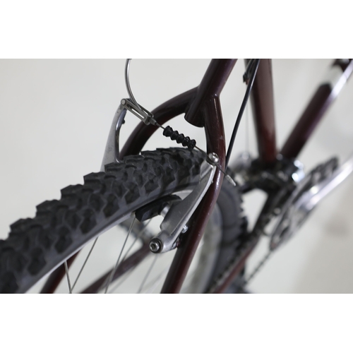 82 - Bontrager Privateer S steel mountain bicycleA Bontrager Privateer S steel hardtail mountain bicycle ... 