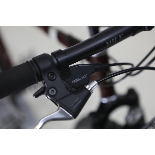 82 - Bontrager Privateer S steel mountain bicycleA Bontrager Privateer S steel hardtail mountain bicycle ... 