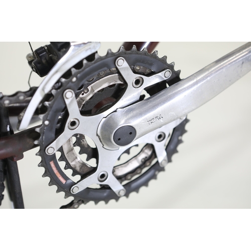 82 - Bontrager Privateer S steel mountain bicycleA Bontrager Privateer S steel hardtail mountain bicycle ... 