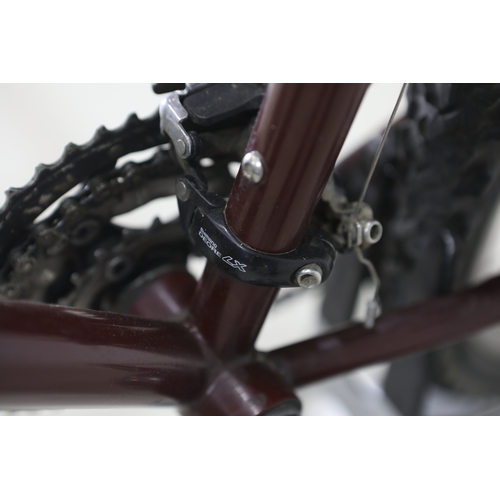 82 - Bontrager Privateer S steel mountain bicycleA Bontrager Privateer S steel hardtail mountain bicycle ... 