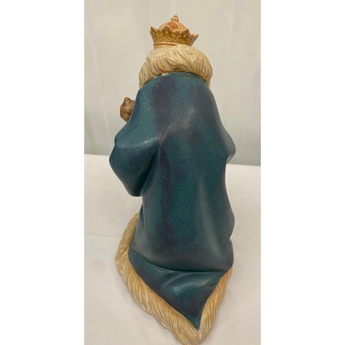 1 - Lladro King Melchior Nativity Figurine Gres

This rare and detailed porcelain figure of King Melchio... 