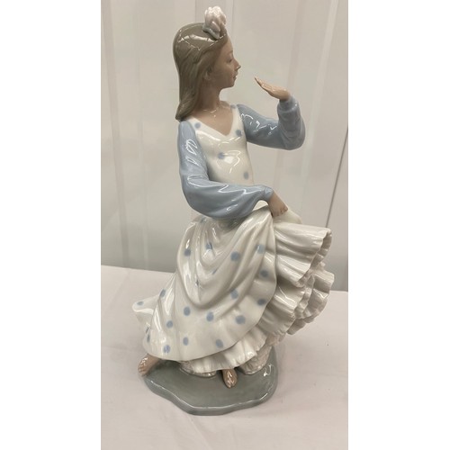 17 - NAO by Lladro Spanish Large Gypsy Dancer Flammenco Dancer