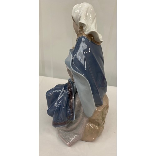 26 - Lladro Virgin Mary 1387 Nativity Figurine

This Virgin Mary Lladro figurine is part of the Nativity ... 