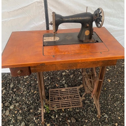 366 - Vintage Old Singer Sewing Machine With Original Instructions (COLLECT FROM VENDOR M46 9BE)