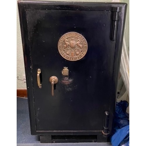 376 - Very Large Antique Milners Safe 1935 Sign on Door (Collect From Vendor BB2 2AD)

Collect Address:
37... 