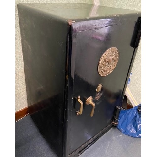 376 - Very Large Antique Milners Safe 1935 Sign on Door (Collect From Vendor BB2 2AD)

Collect Address:
37... 