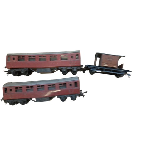70 - A group of vintage mainly Hornby model railway rolling stock, including passenger coaches in maroon ... 