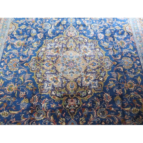 415 - A hand knotted woolen Kashan rug - 3.30m x 2.36m