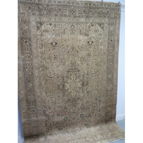 418 - A hand knotted woolen Tabriz rug - 3.00m x 1.98m