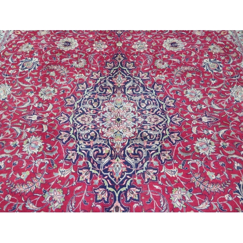 422 - A hand knotted Sarough rug - 4.00m x 2.96m