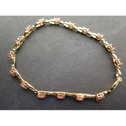 904 - An 18ct yellow gold Padparadscha sapphire bracelet - approx length 20cm - approx weight 10.9 grams -... 