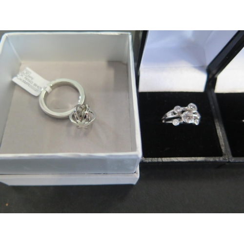 1009 - Five Clogan silver rings and a glitter rock charm