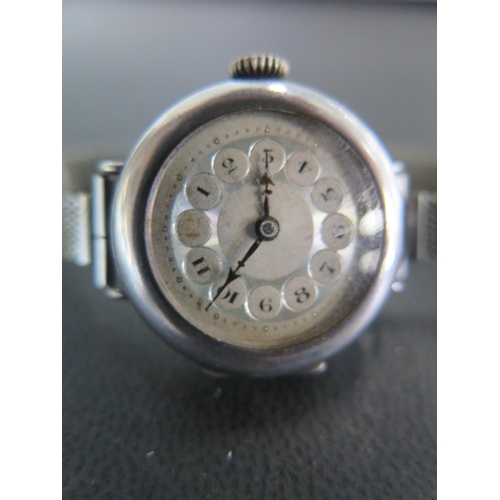 1060 - A manual wind ladies wristwatch on a plated strap - Width 27mm including button - working in the sal... 