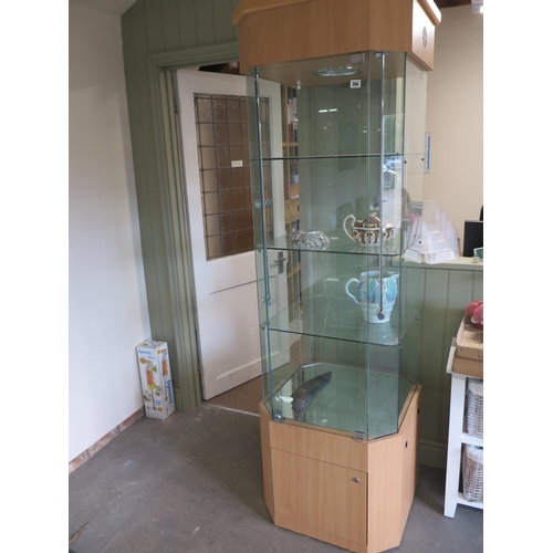 302 - A modern shop display cabinet with three internal shelves - Height 201cm