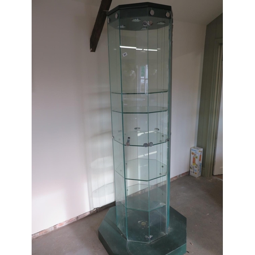 304 - A modern shop display cabinet with five adjustable shelves - Height 208cm