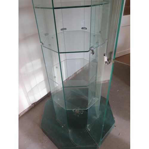 304 - A modern shop display cabinet with five adjustable shelves - Height 208cm