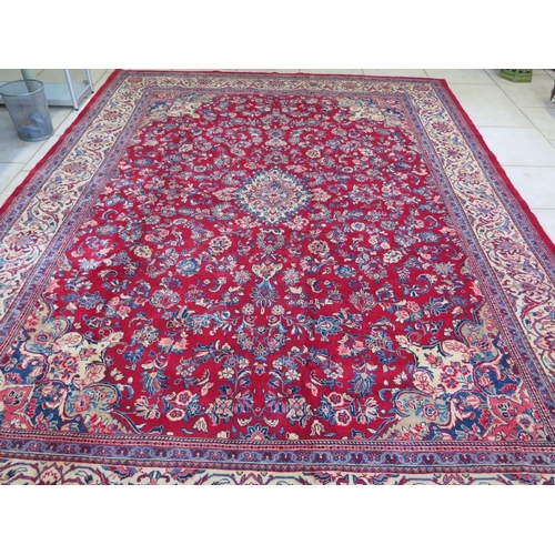 409 - A hand knotted woolen Mahal rug - 4.28m x 3.12m