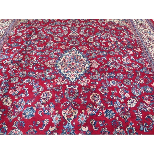 409 - A hand knotted woolen Mahal rug - 4.28m x 3.12m