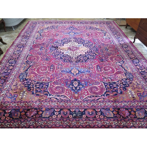 414 - A hand knotted woolen Meshed rug - 4.06m x 3.14m