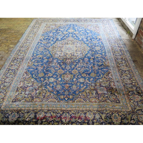 415 - A hand knotted woolen Kashan rug - 3.30m x 2.36m